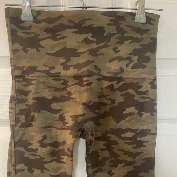 SPANX Look at Me Now Cropped Seamless Leggings Camo size Large - Picture 4 of 9